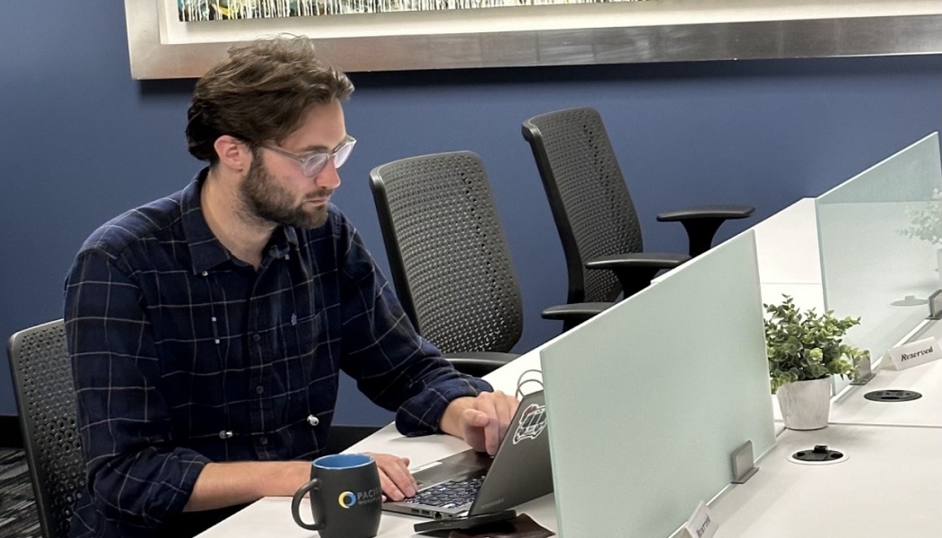 1 man Oakland Coworking Dedicated Desk 1 man Oakland Coworking Dedicated Desk