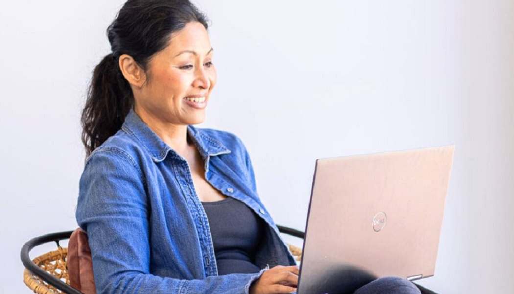 woman using coworking Roseville Day Pass
