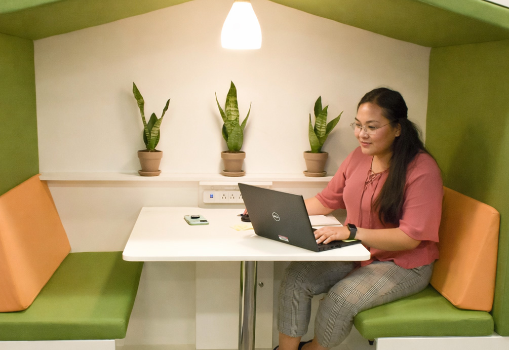 Woman sitting in coworking space in Watt Woman sitting in coworking space in Watt