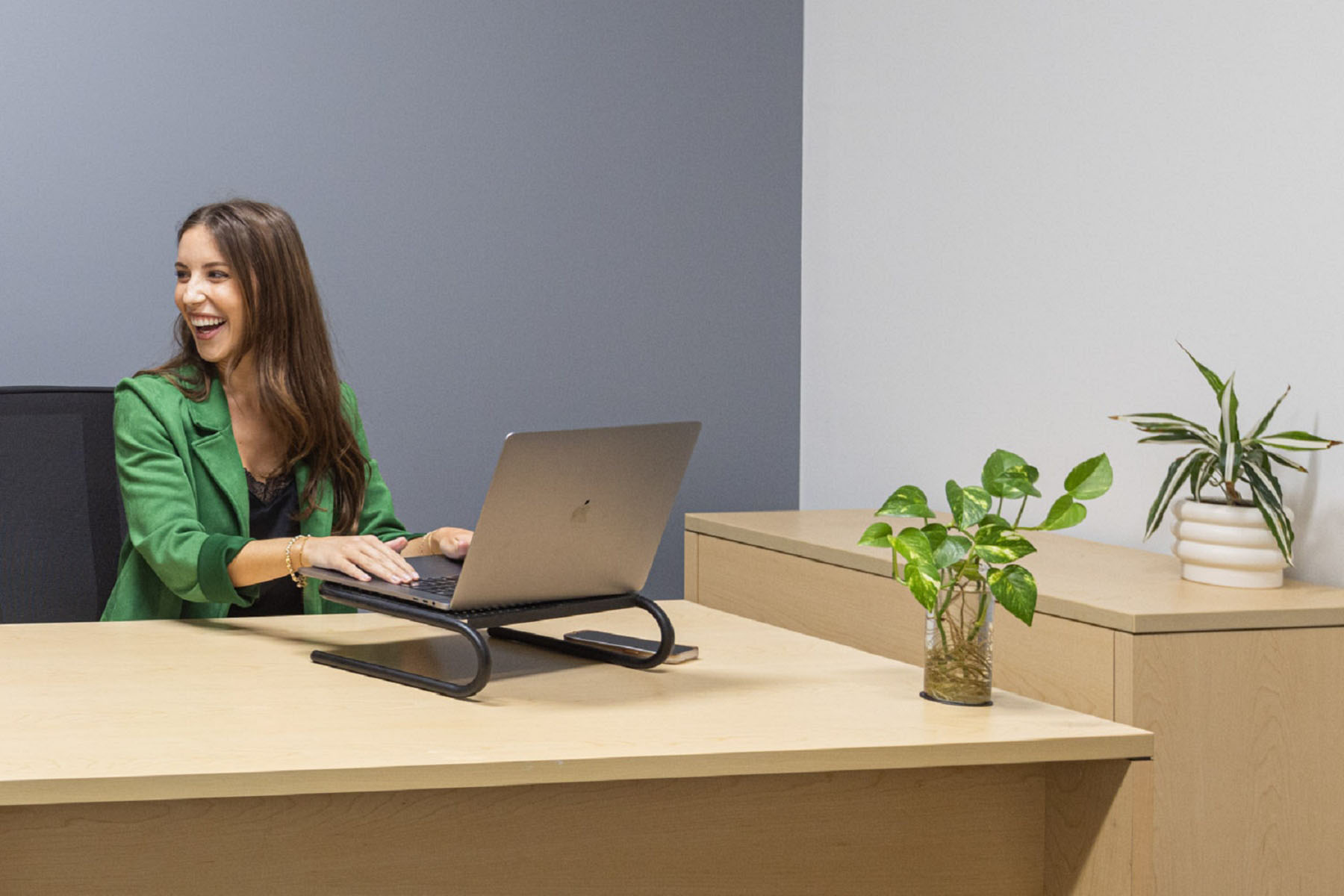 woman using virtual office in Walnut Creek CA